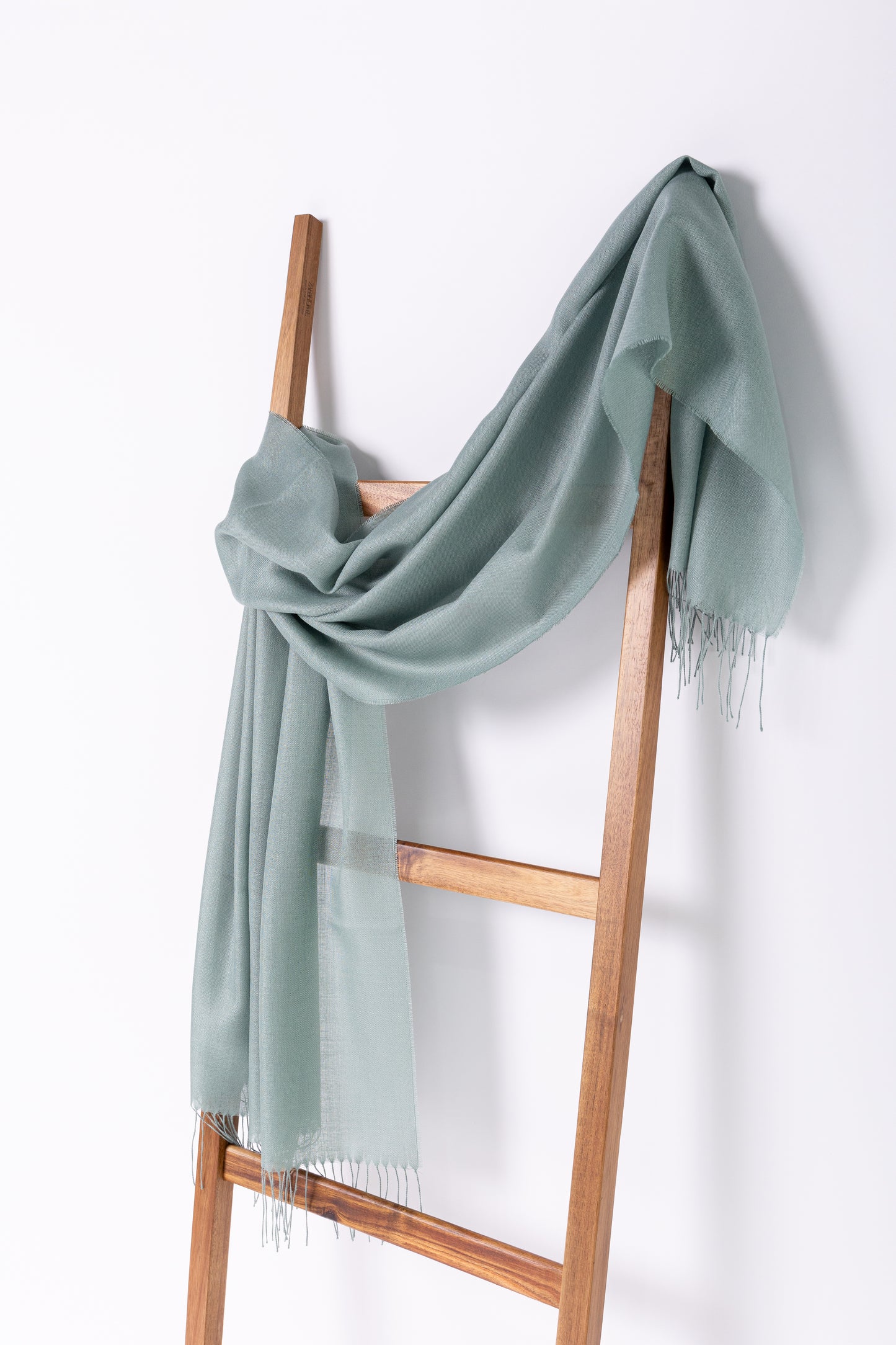 Chal Ligero 70% Baby Alpaca, 30% Seda